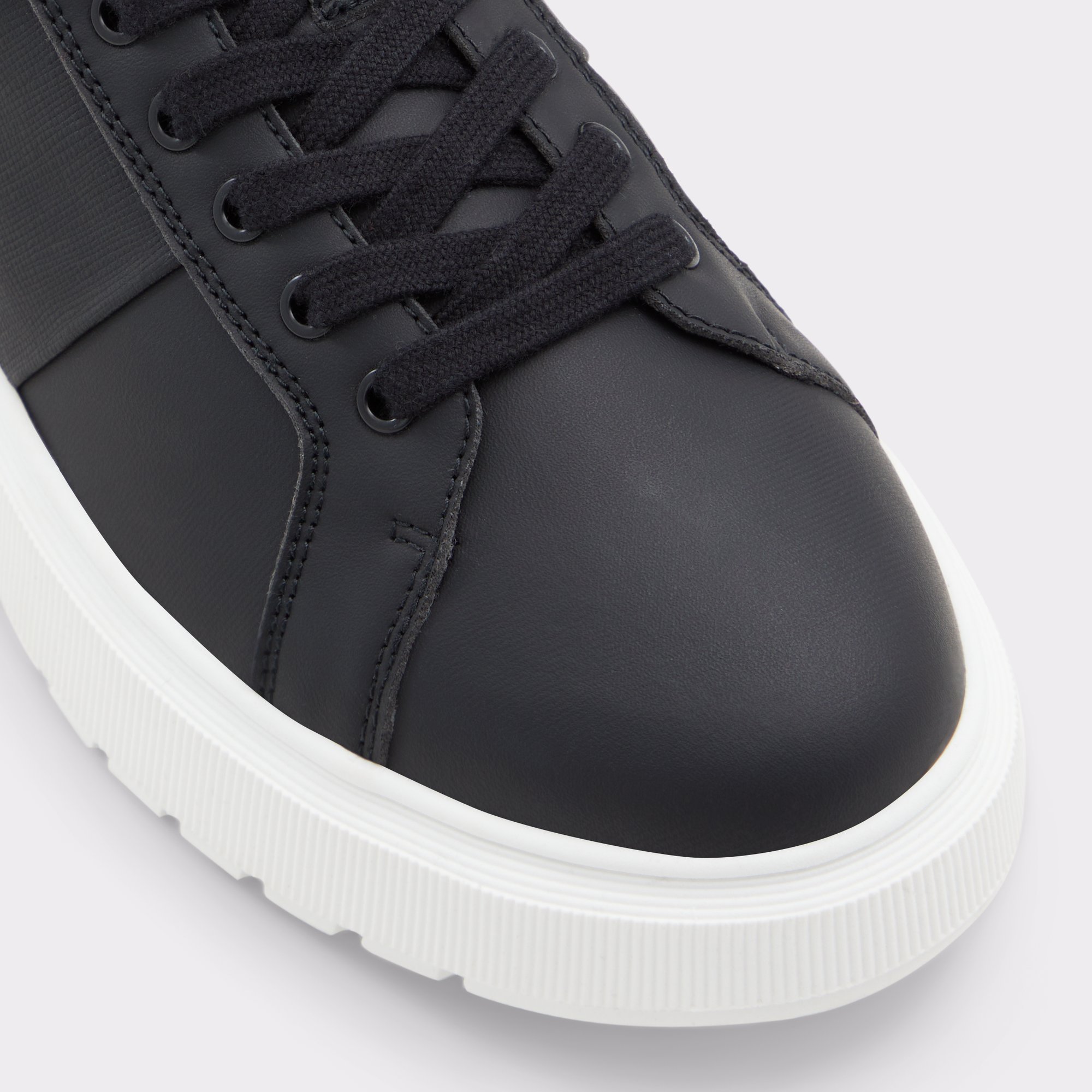【ALDO】Daossi ゴールド ロゴ スニーカー ロー トレーナー 黒 ALDO】Daossi ゴールド ロゴ スニーカー ロー トレーナー 黒