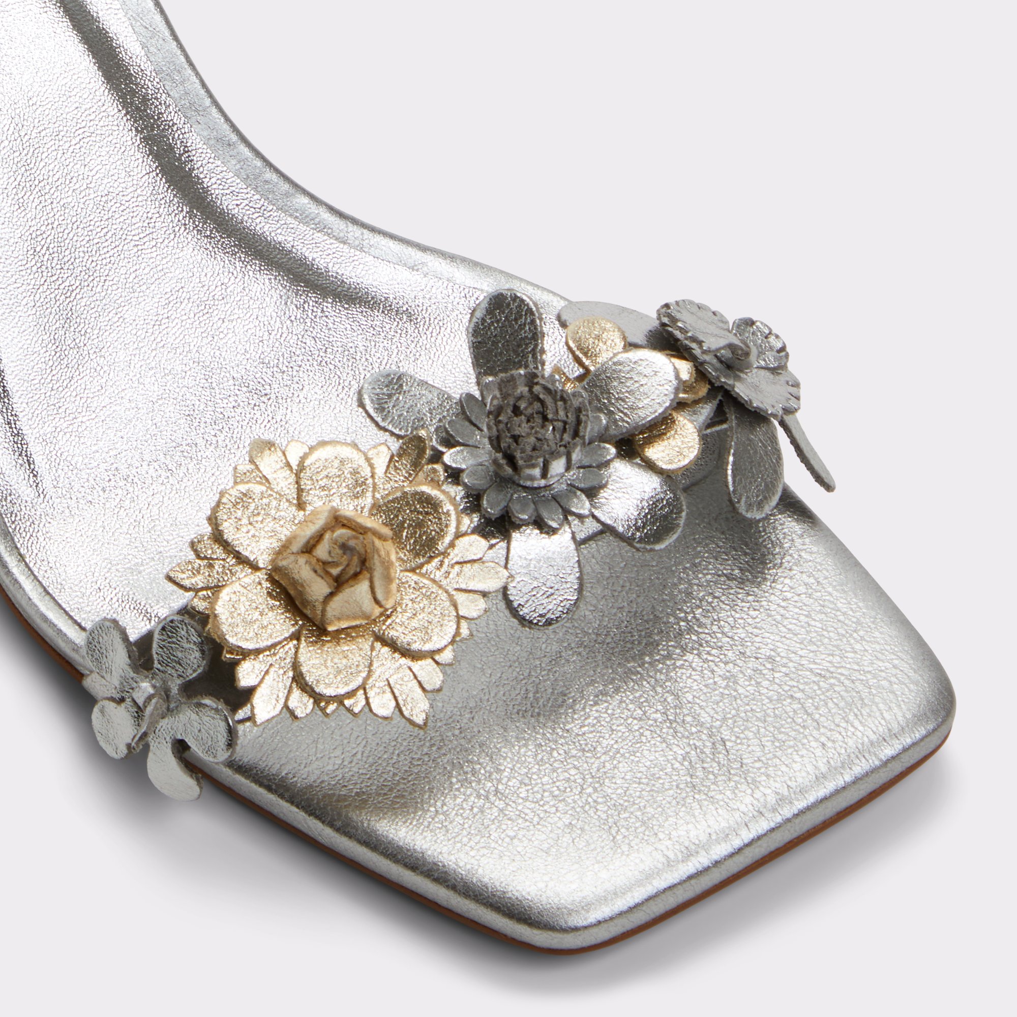 Fiorela Metallic Multi Women's Strappy sandals | ALDO US