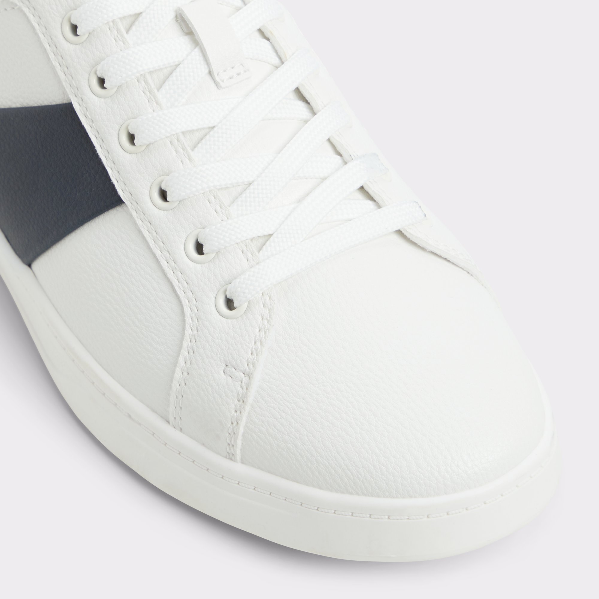 Ozzy White/Navy Men's Low top | ALDO US