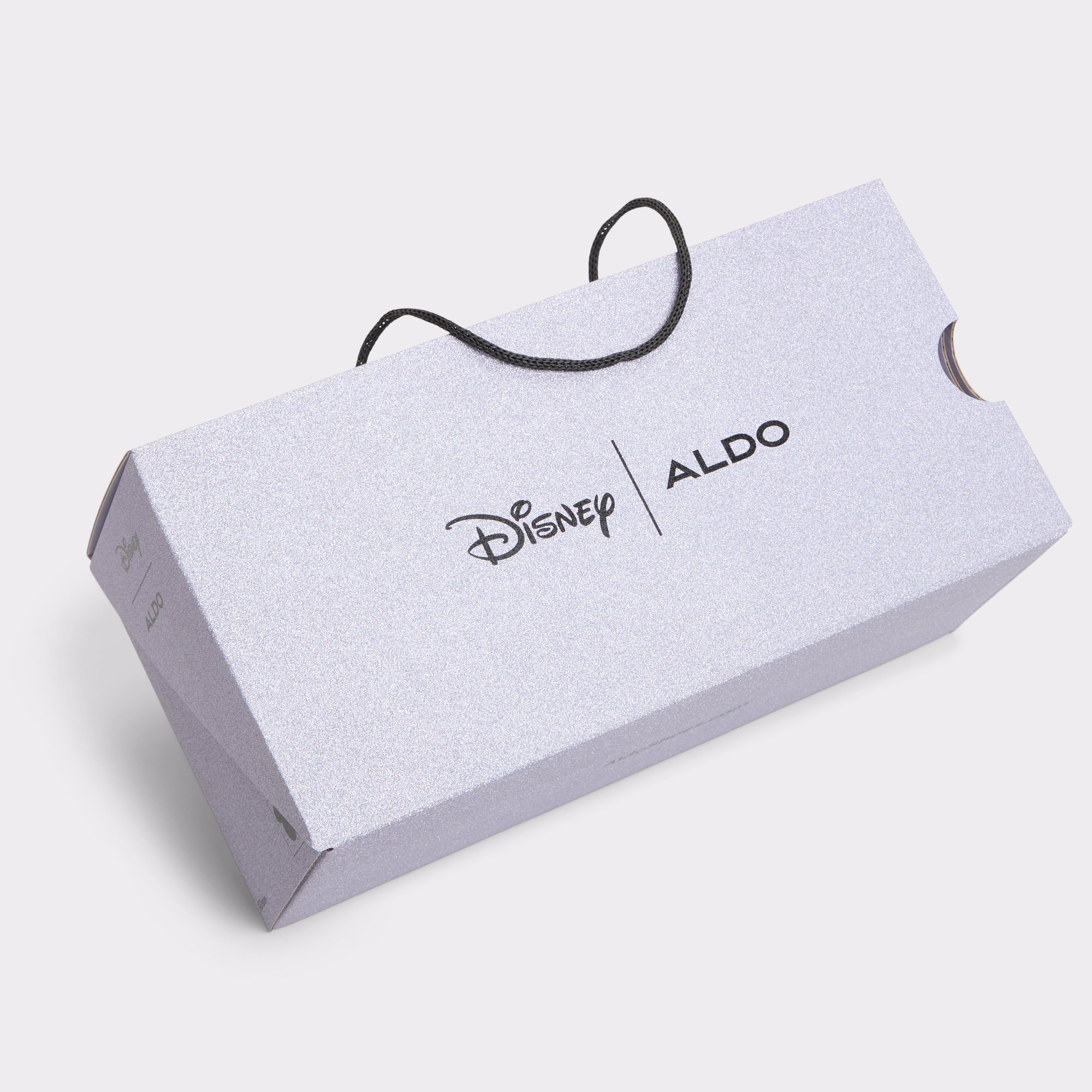 【ALDO x Disney】白雪姫 スノーホワイト スタッズ 白スニーカー Disney Snow White x Aldo Shoes Collection — EXTRA MAGIC MINUTES