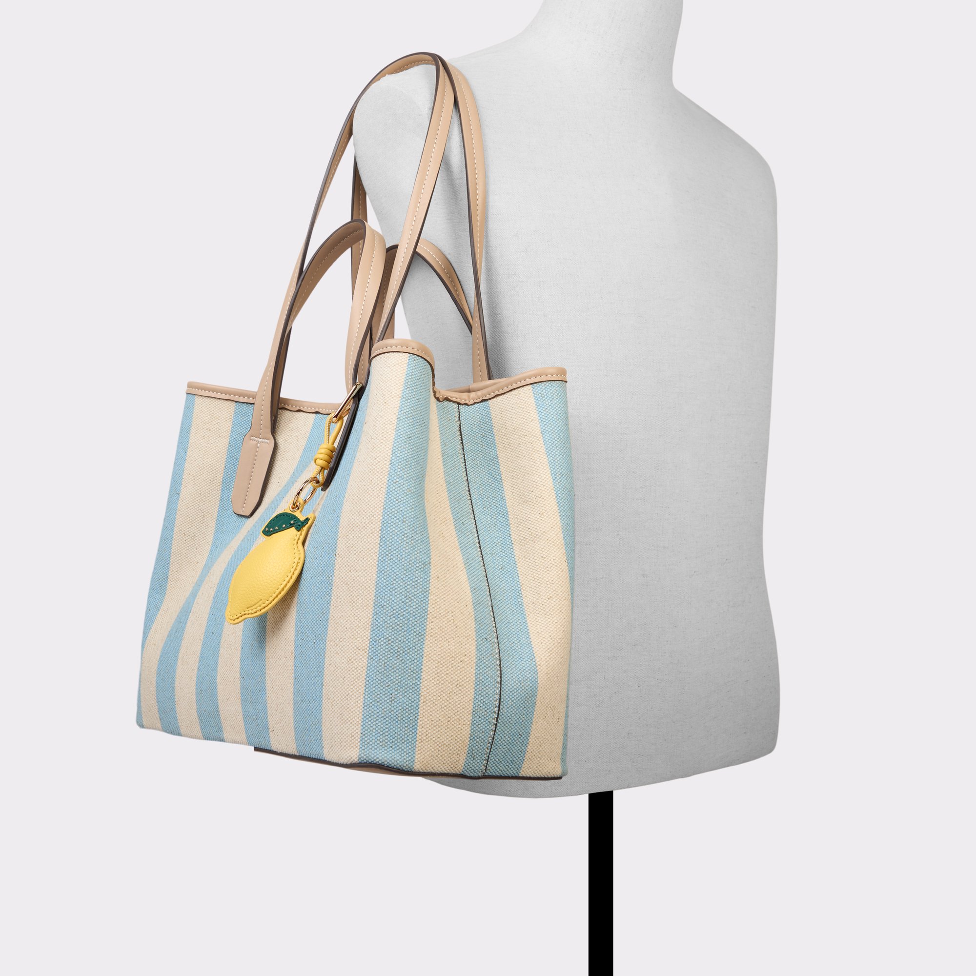 Summertote Bleu Clair Femmes Sacs fourre-tout | ALDO Canada