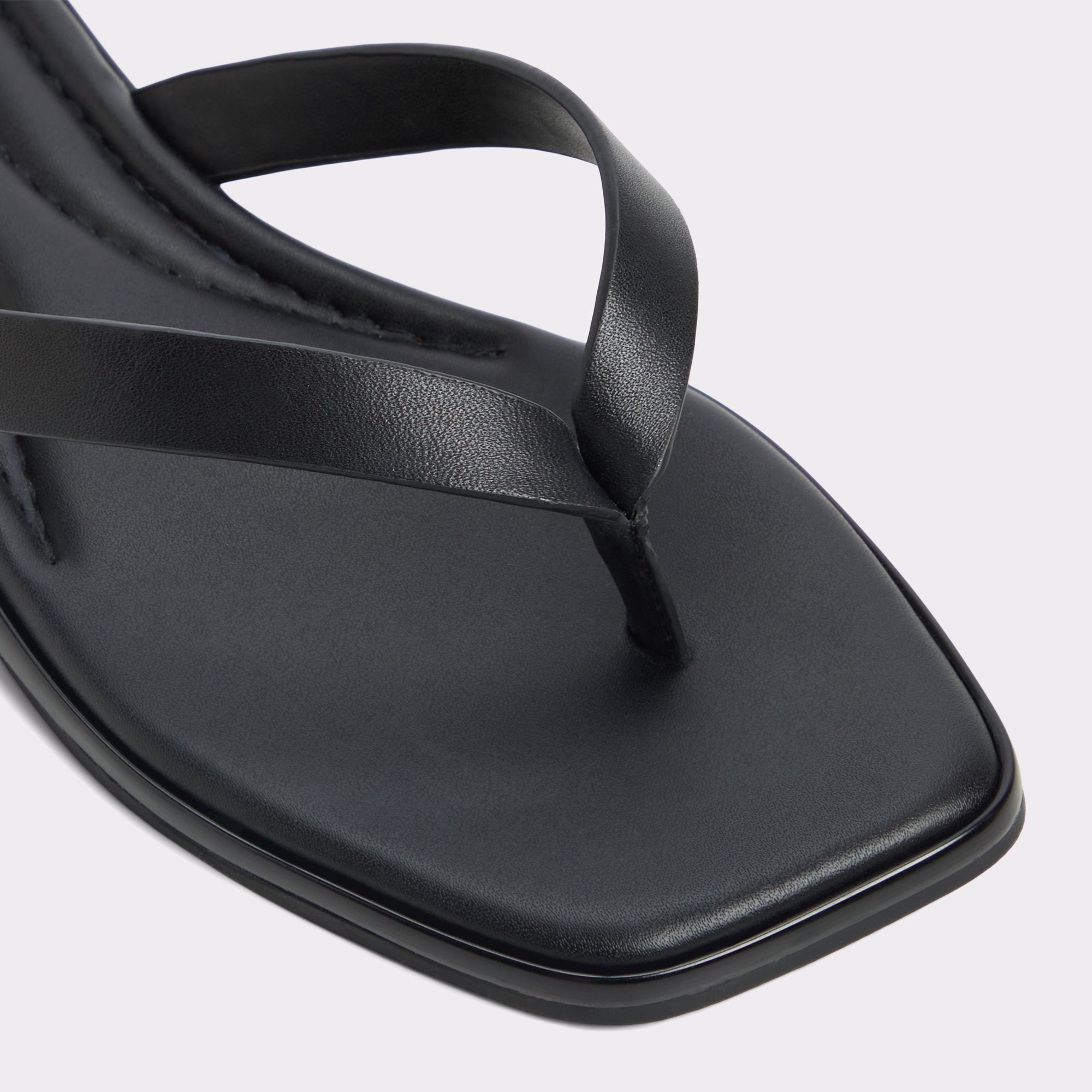 【ALDO】本革レザー&メタルフレーム Theao ビーチサンダル Theao Black Women's Flat Sandals | ALDO US