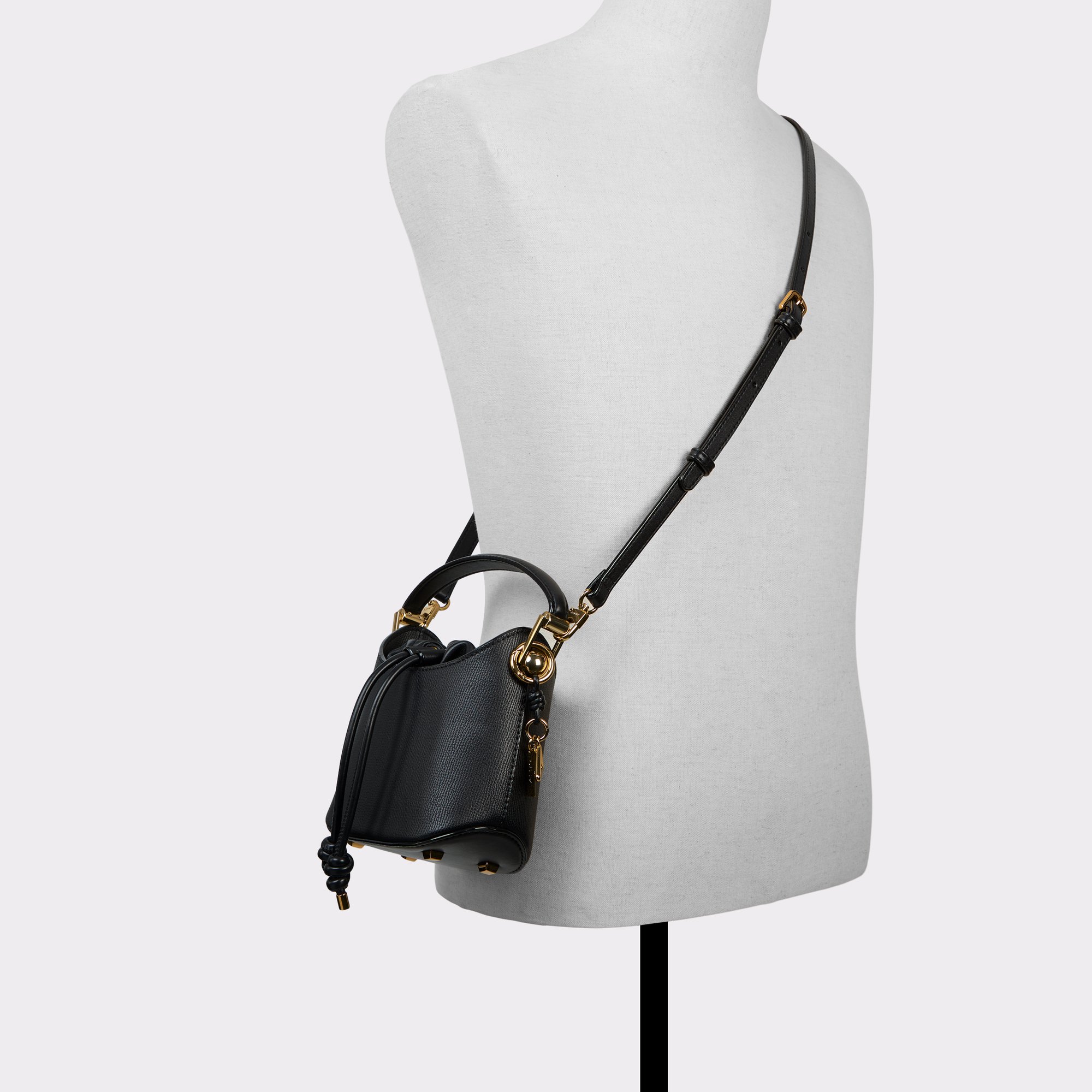 ★ALDO★ バケットバッグ Veralliex Black Overflow Women's Bucket Bags | ALDO US