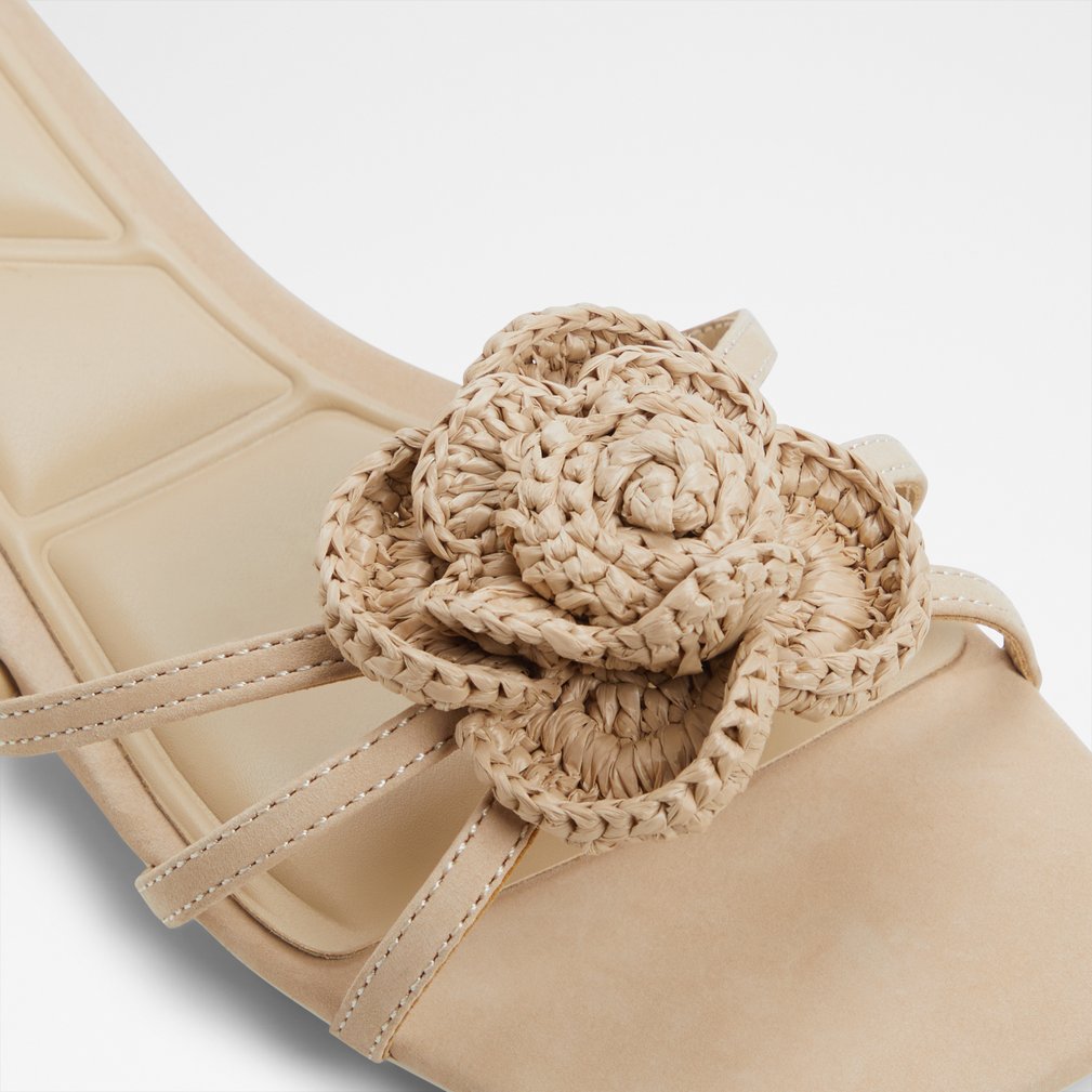 【ALDO】ナチュラル☆Wildbloom☆可愛いお花・フラットサンダル Wildbloom Sand Women's Travel essentials | ALDO US