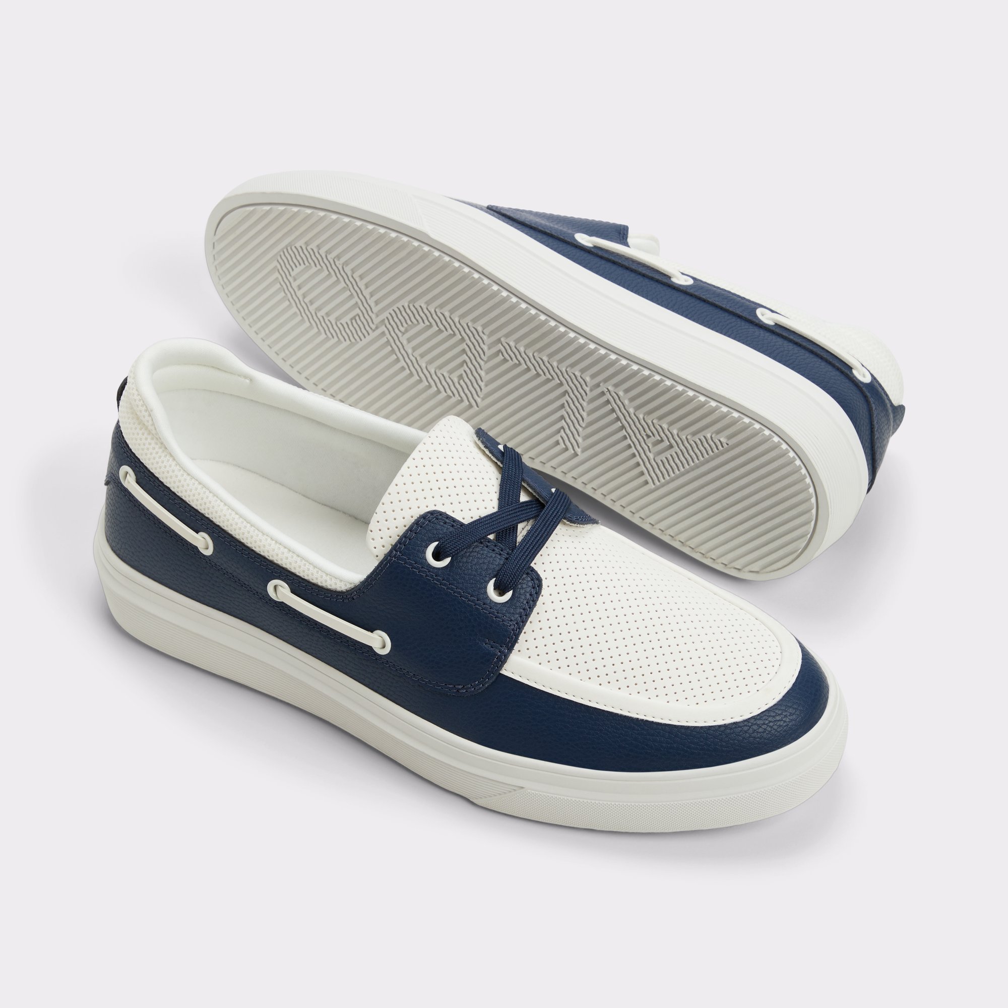 Wildwave White/Navy Men's Boat Shoes | ALDO Canada
